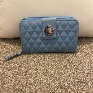 Baby blue Vera Bradley wallet 🩵